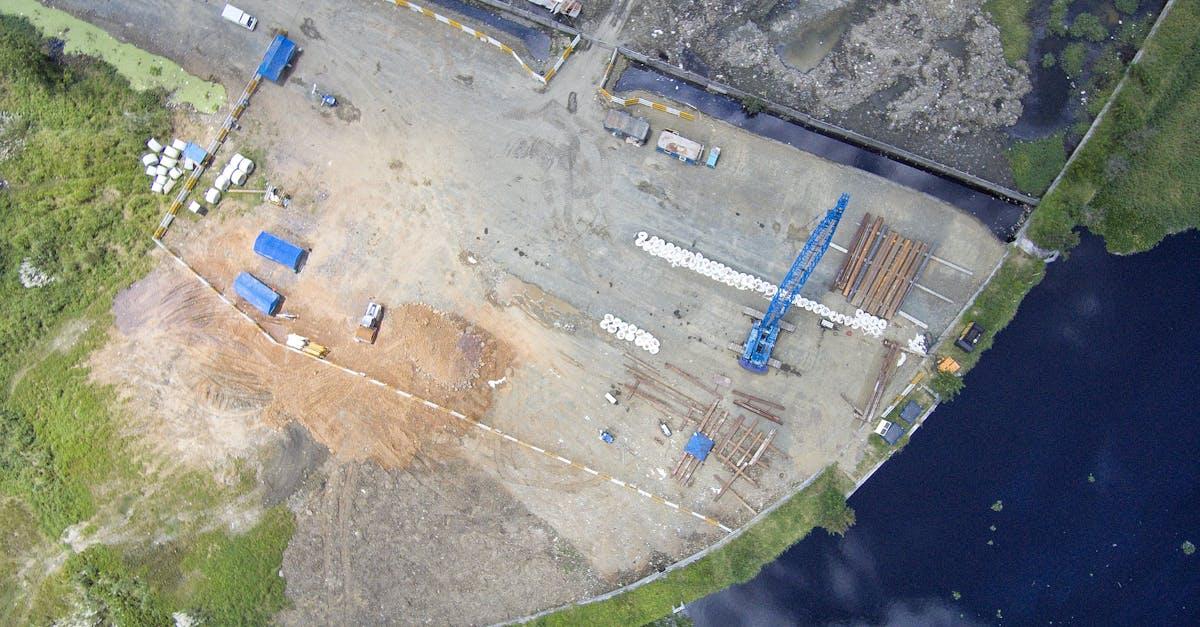 Zero wilgoci: kompletny przewodnik po drenażu wokół fundamentów krok po kroku